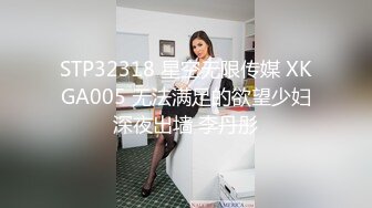 【骚小妹两男一女3P大战】骑乘边操边吃大屌，垫着枕头抬起屁股