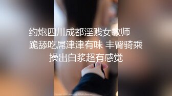   年轻学姐客厅深喉大屌，蹲下卖力，展现完美技