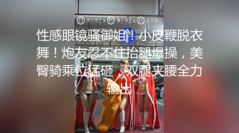 偷拍丝袜长靴妹子抽烟玩手机真惬意看完逼才知道有多黑