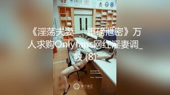 年轻极品身材女孩撅着屁股小裙子被脱下漏出白嫩性感阴户