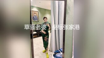 高跟骚货人妻母狗，约炮大学生小学弟 老公在一边拍摄，被小弟弟抬起黑丝美腿甜小穴 爽的不要不要的