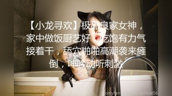 完美露脸的极品女神，舔鸡巴前必须闻一下，没洗干净不给你舔的！