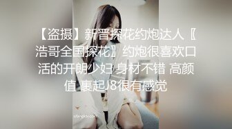  户外少妇勾引路人：怕什么呀帅哥，有人更刺激，他们看到了邀请一起来操我