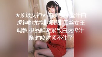 高颜值衬衣短裙马尾辫妹子啪啪，舔奶蹲着口交让妹子自摸抬腿侧入抽插猛操