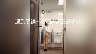 冒死爬墙偷拍楼下刚下班的美少妇洗澡洗鲍鱼