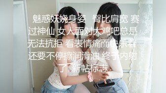 蘿莉醬 寂寞少婦點黃瓜外賣被外賣小哥逼裏強塞黃瓜互相草對方