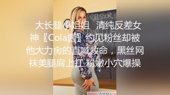 烈焰红唇学生制服美妞电竞酒店激情啪啪，特写大黑牛自己自慰一番，口交大屌扶着腿骑乘，骑乘屁股上下套弄