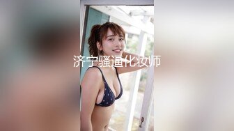 大一女生军训迟到被教官单独留下训练,最后强迫女生和自己车震,女生一脸不情愿