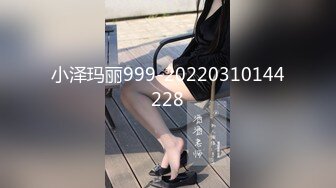 花臂纹身娇小身材贫乳美女小姐姐，性感开档黑丝高跟鞋，振动棒抽插坐在浴室地上自慰，跪着翘起美臀摆弄