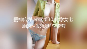  骚女酒店开房两男一女3P淫乱大战，跪地两根JB轮流着交，埋头交前后一起操，大屁股上位骑乘极度淫骚