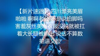  黑丝女技师上钟了，露脸给大哥交大鸡巴，主动上位让大哥捅骚穴，风骚的大屁股标准炮架子让小哥后入干到射