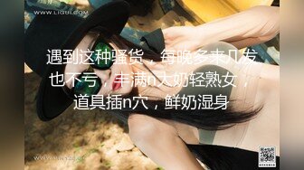 性感甜美妹子玩双飞，双女一起舔特写一线天肥逼轮流猛操