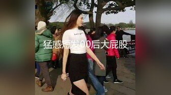 嗲嗲卷发轻熟女 黑丝丁字裤，女仆装 撅起屁股