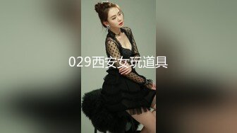 【极品稀缺 破解摄像头】JK风小姐姐更衣间拿手机自拍 多角度偷拍