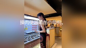 温柔系妩媚美妞，扎起双马尾一脸清纯，男友疯狂吸奶子一脸享受，女仆装白丝袜，扛起腿就是爆操，搞完全裸自摸诱惑