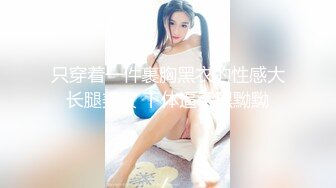 苗条贫乳小美女，把嘴当成小穴狂怼