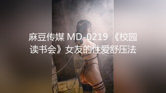 【新片速遞】给大家看看刚约的33岁良家的嫩逼，馒头形状，小手指插进去，搞得是真爽！