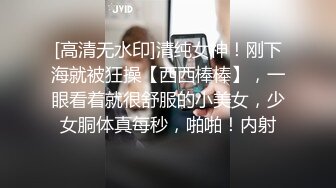 逼毛很性感的骚母狗被大鸡巴哥调教，深喉口交乳交乖巧听话激情上位抽插，浪叫呻吟让小哥后入干骚屁股真刺激