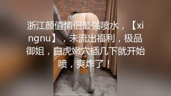 扒开骚逼老婆的蓝色小内内大鸡巴直接插入 站立后入无套猛操 一顿疯插爆操 最后弄喷水 好敏感的小骚货 包射