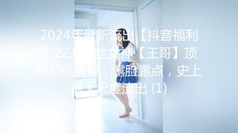 【新速片遞】 商场女厕全景偷拍牛仔裤少妇的多毛大黑鲍