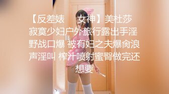 顶级美乳花臂纹身外围极品女，扒掉内裤小背心，揉捏两个大奶子，超近视角深喉，翘起屁股抽插美臀，持续输出爆操