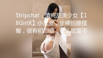 妹子脱光衣服,在街道上来回走,还好没有人不然被看光