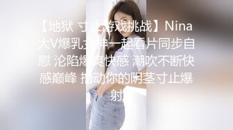 颜值不错的小美女，全程露脸跟狼友互动撩骚各种展示，先看逼逼在看菊花，大粗道具插进粉嫩的小洞洞尖叫呻吟