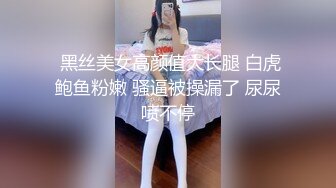 为了礼物太拼了 美女主播在寒冷的夜晚和两个大爷户外玩3P直播 对白搞笑